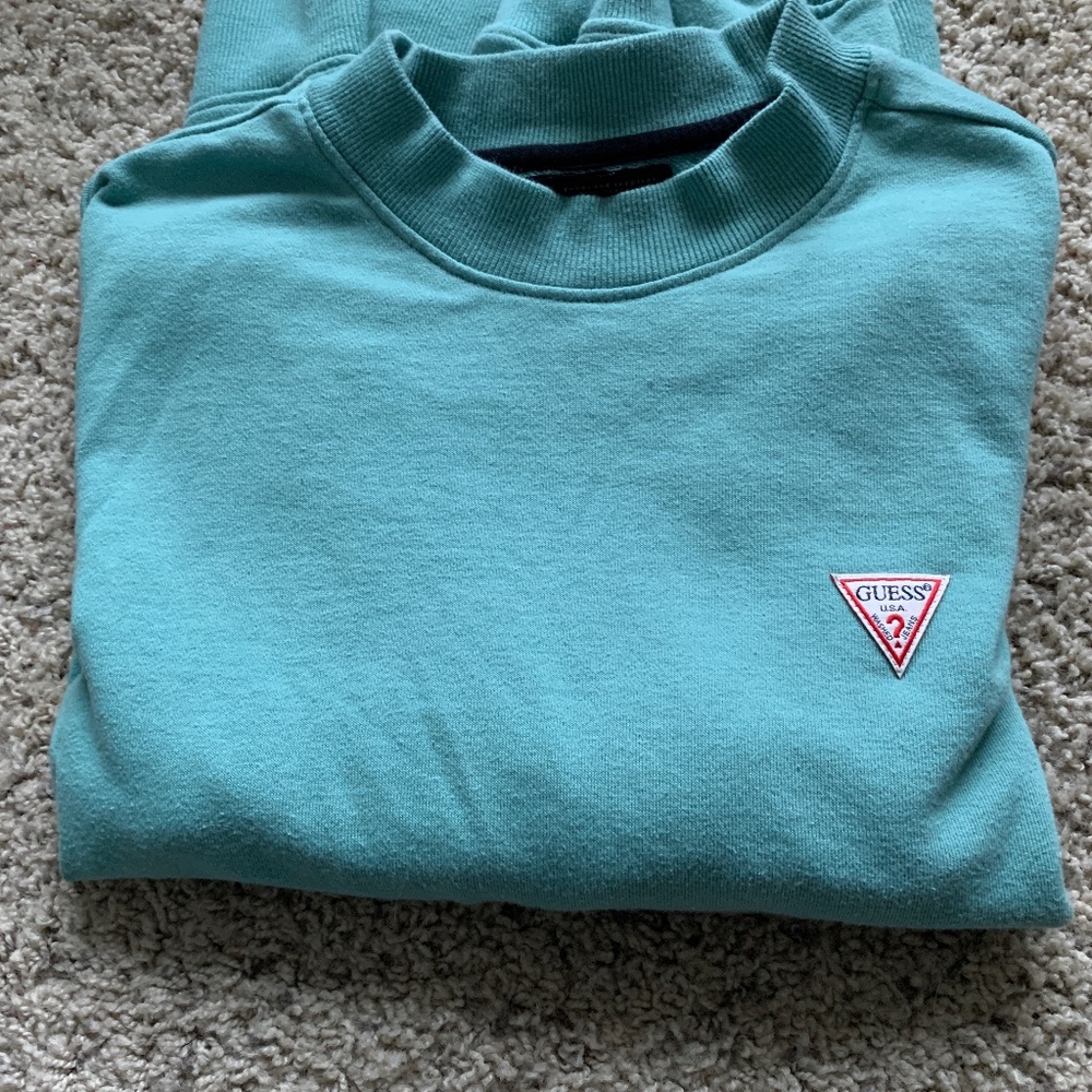 Guess sweatshirt size small